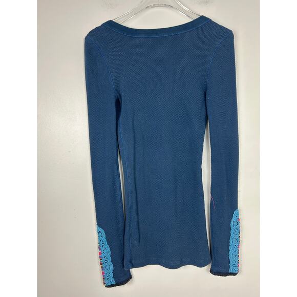 Free People Meadow Fiesta Cuff Thermal Long Sleeve Top Blue Sz Small Boho - Picture 9 of 9